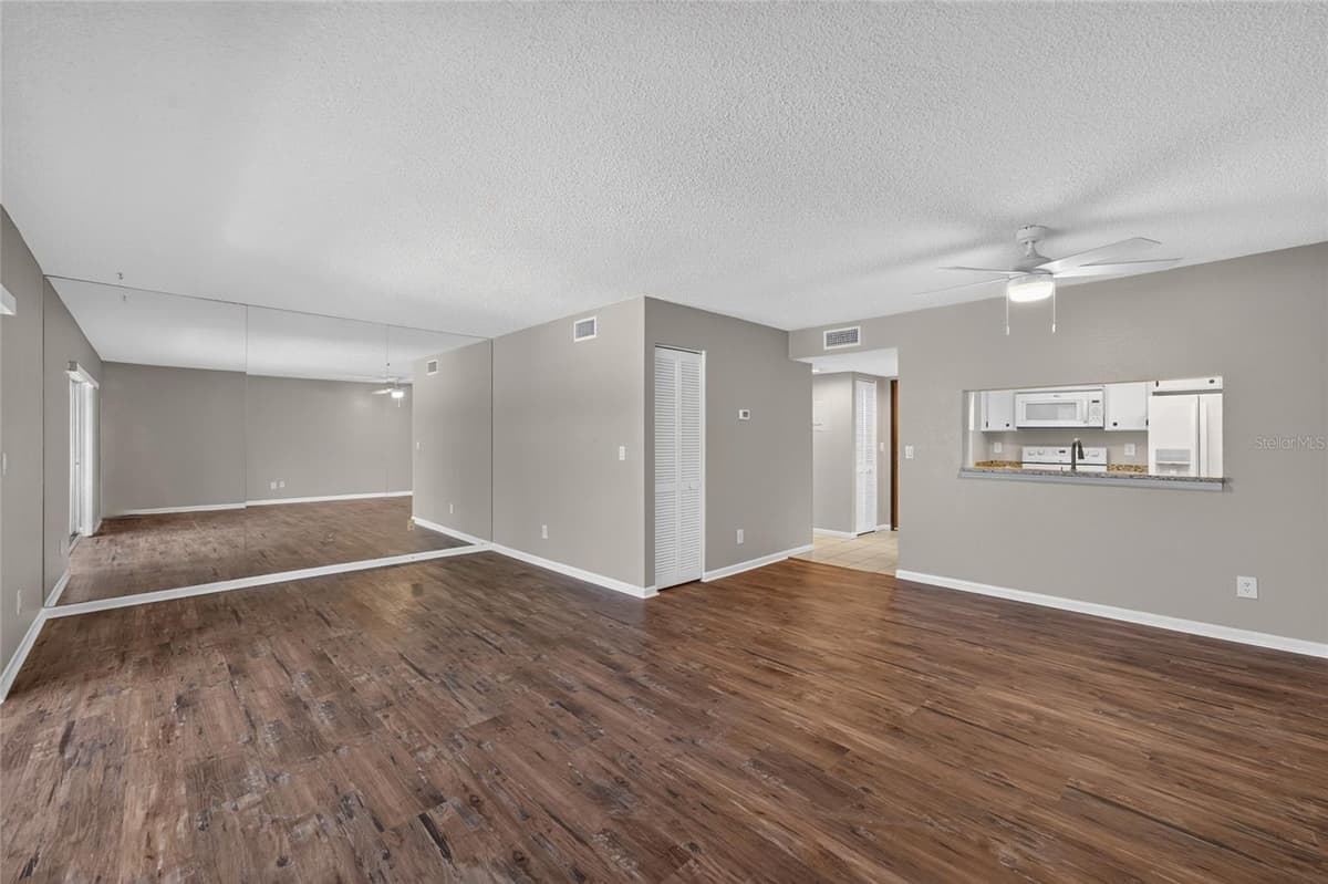 2581 COUNTRYSIDE BOULEVARD — photo 20 of 39