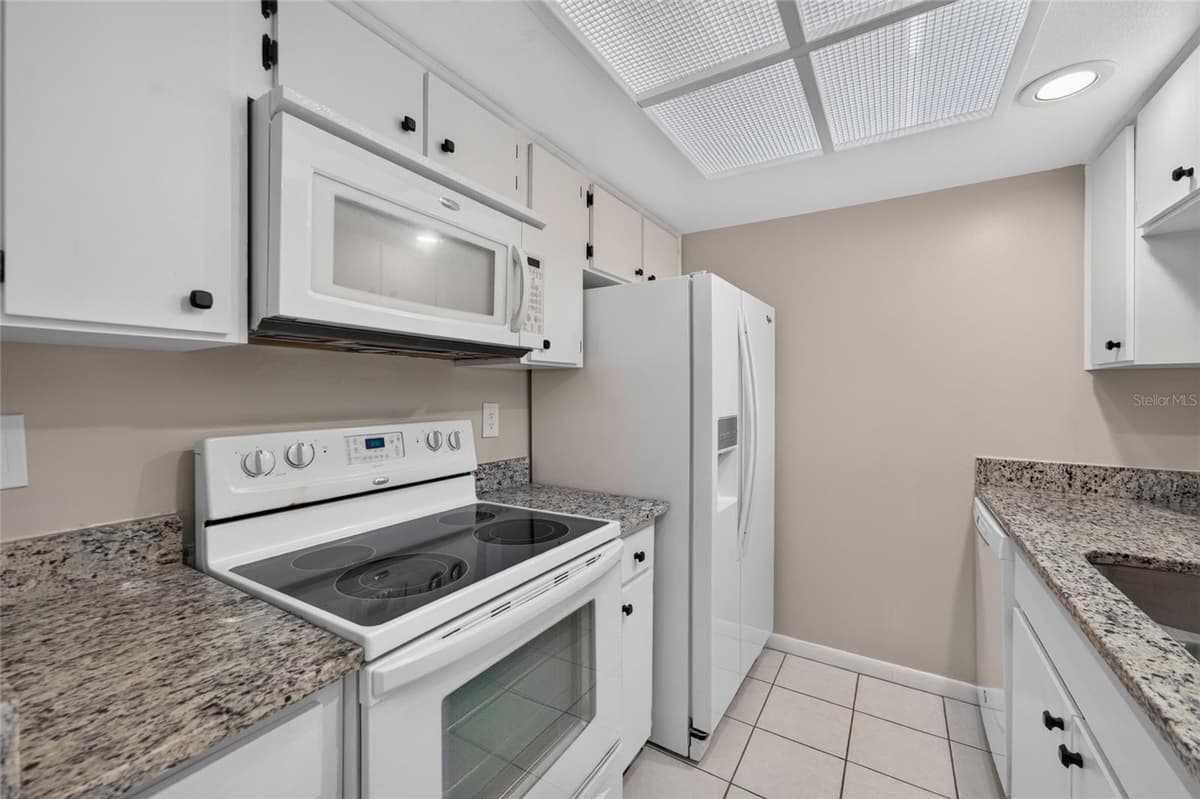 2581 COUNTRYSIDE BOULEVARD — photo 14 of 39