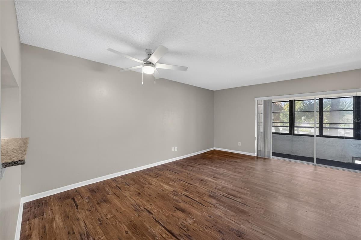 2581 COUNTRYSIDE BOULEVARD — photo 15 of 39