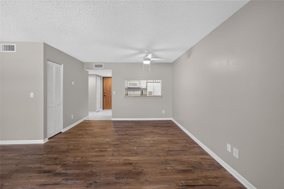 2581 COUNTRYSIDE BOULEVARD — photo 18 of 39