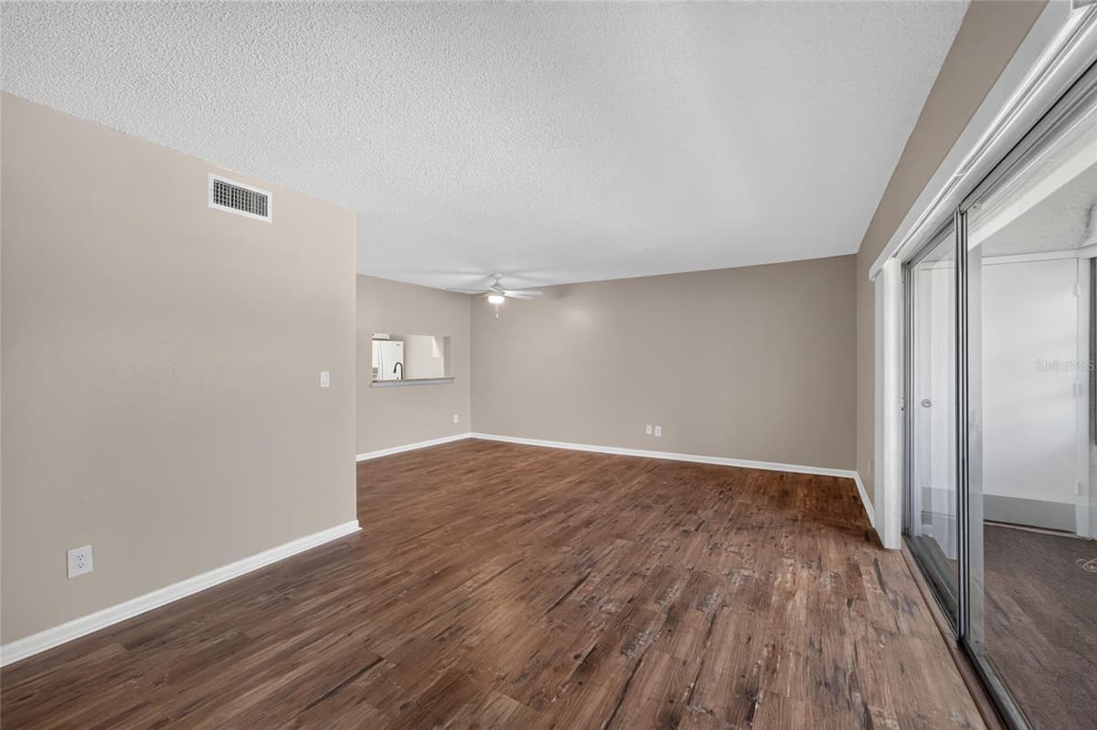 2581 COUNTRYSIDE BOULEVARD — photo 22 of 39