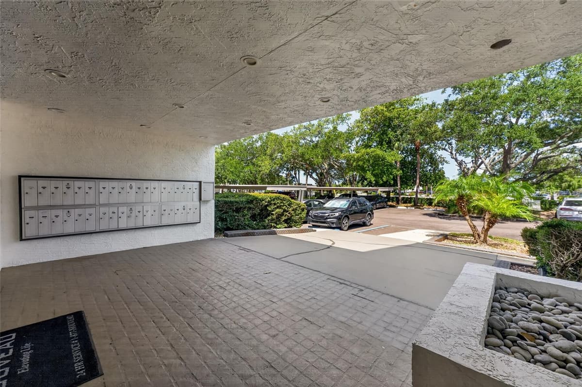 2581 COUNTRYSIDE BOULEVARD — photo 34 of 39