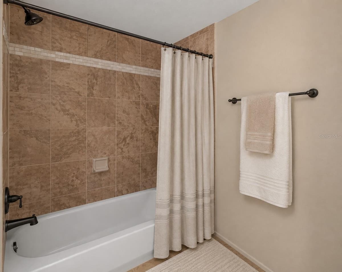 2581 COUNTRYSIDE BOULEVARD — photo 13 of 39