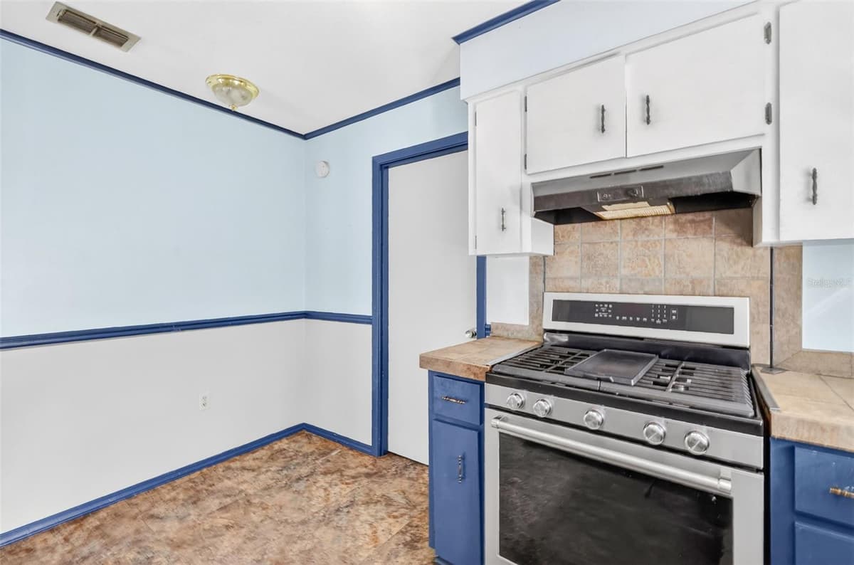 315 LONE OAK DRIVE — photo 12 of 26