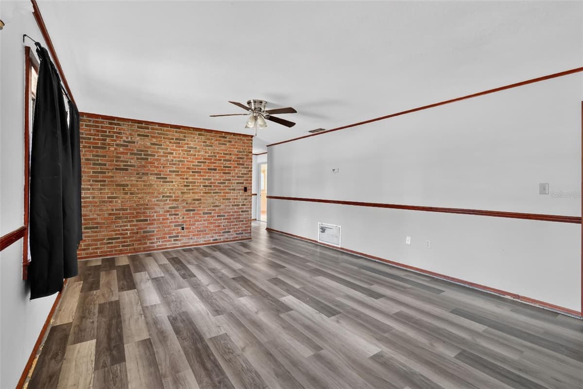 315 LONE OAK DRIVE — photo 4 of 26