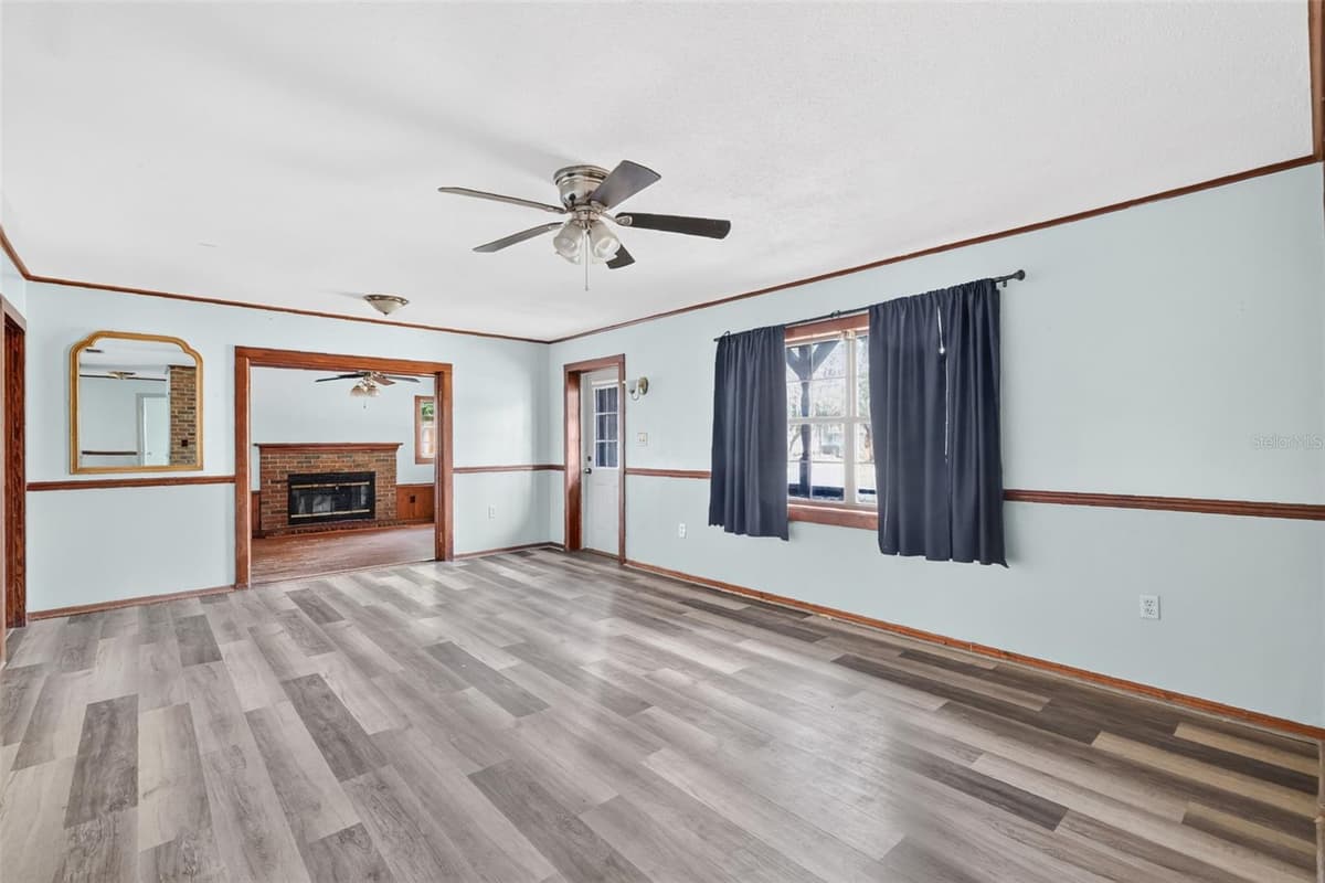 315 LONE OAK DRIVE — photo 5 of 26