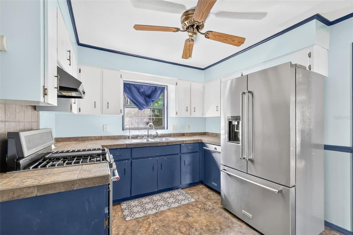 315 LONE OAK DRIVE — photo 9 of 26