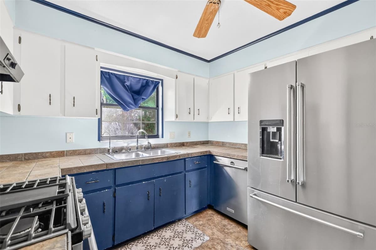 315 LONE OAK DRIVE — photo 10 of 26