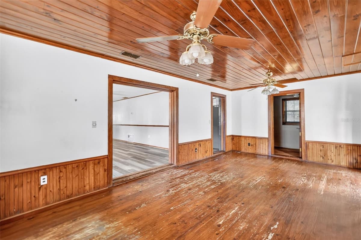 315 LONE OAK DRIVE — photo 8 of 26