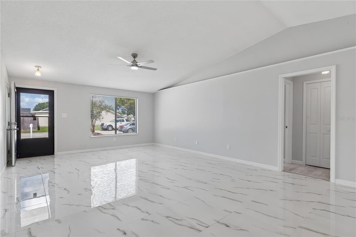 5588 GARDEN GROVE CIRCLE — photo 3 of 18