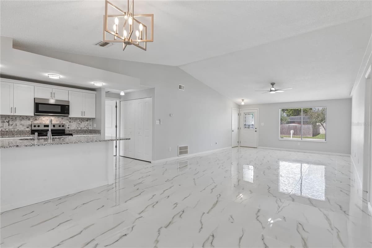 5588 GARDEN GROVE CIRCLE — photo 6 of 18