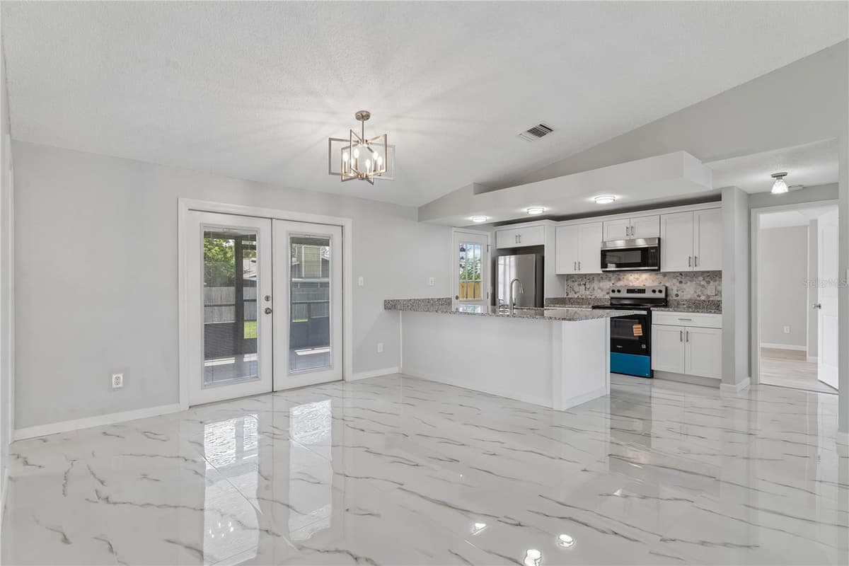 5588 GARDEN GROVE CIRCLE — photo 8 of 18