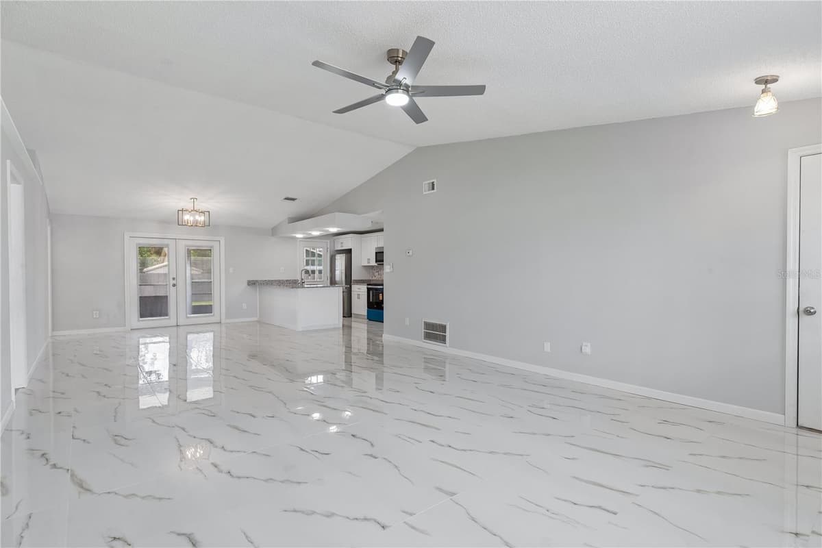5588 GARDEN GROVE CIRCLE — photo 4 of 18