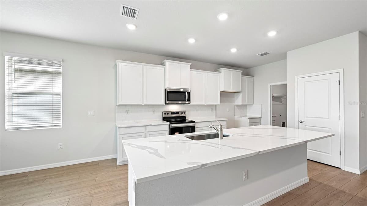 18112 TAVERNSIDE TRAIL — photo 3 of 54