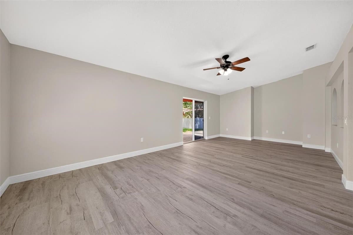 2417 SANDRIDGE CIRCLE — photo 15 of 59