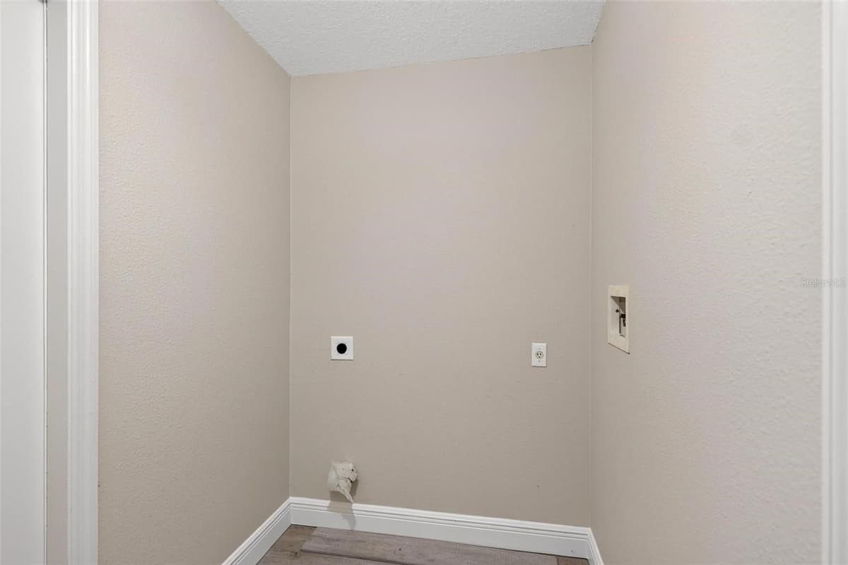 2417 SANDRIDGE CIRCLE — photo 40 of 59