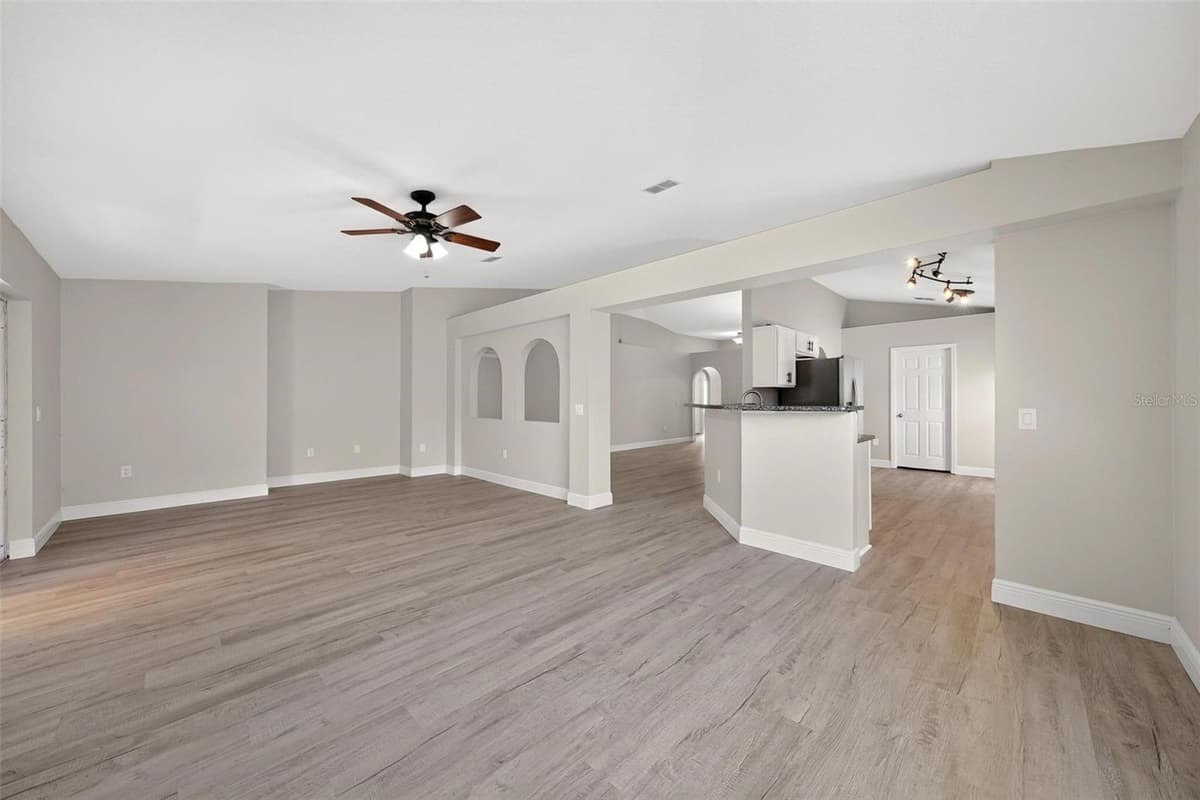 2417 SANDRIDGE CIRCLE — photo 14 of 59