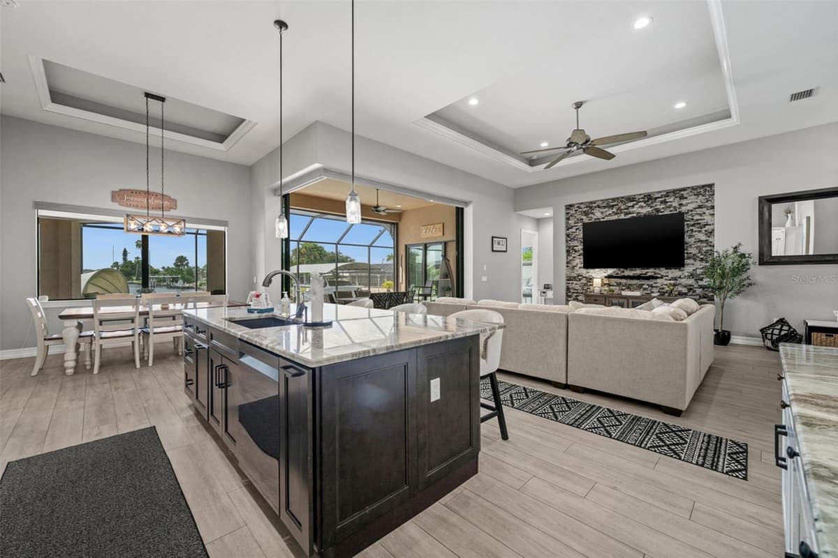 4286 HARBOR BOULEVARD — photo 8 of 50