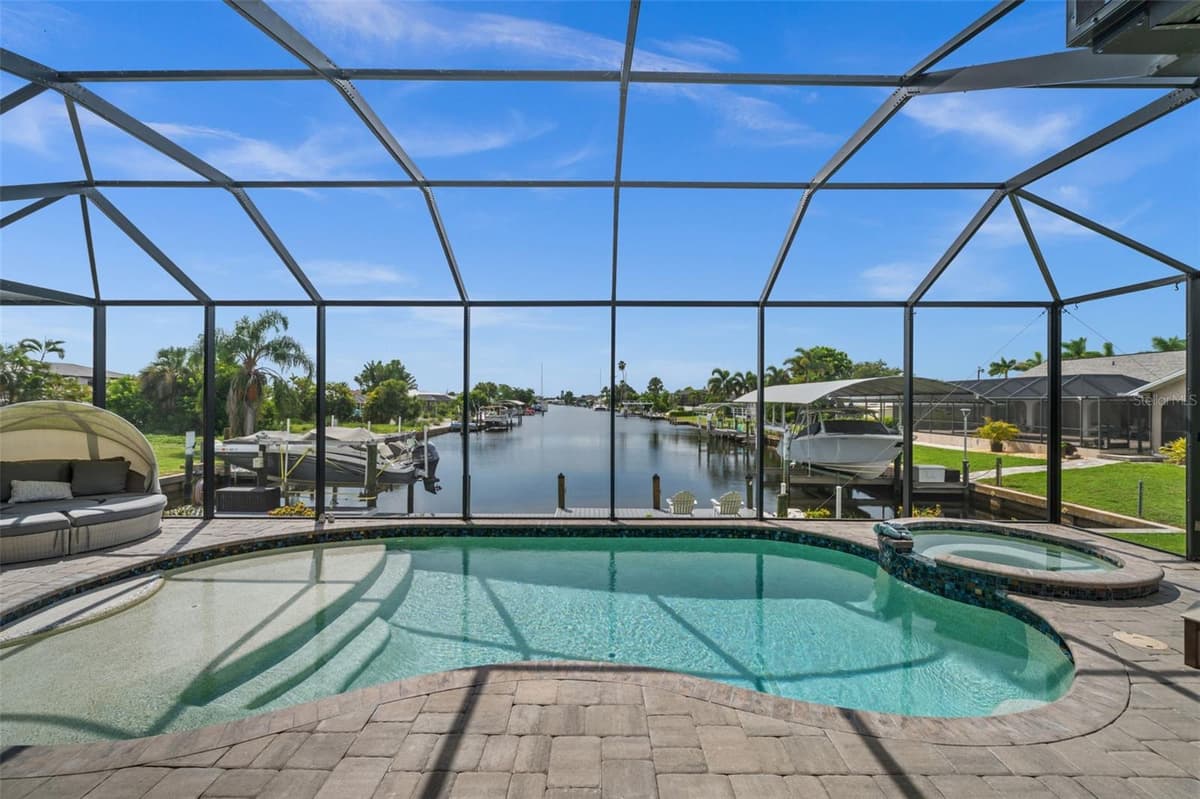 4286 HARBOR BOULEVARD — photo 18 of 50