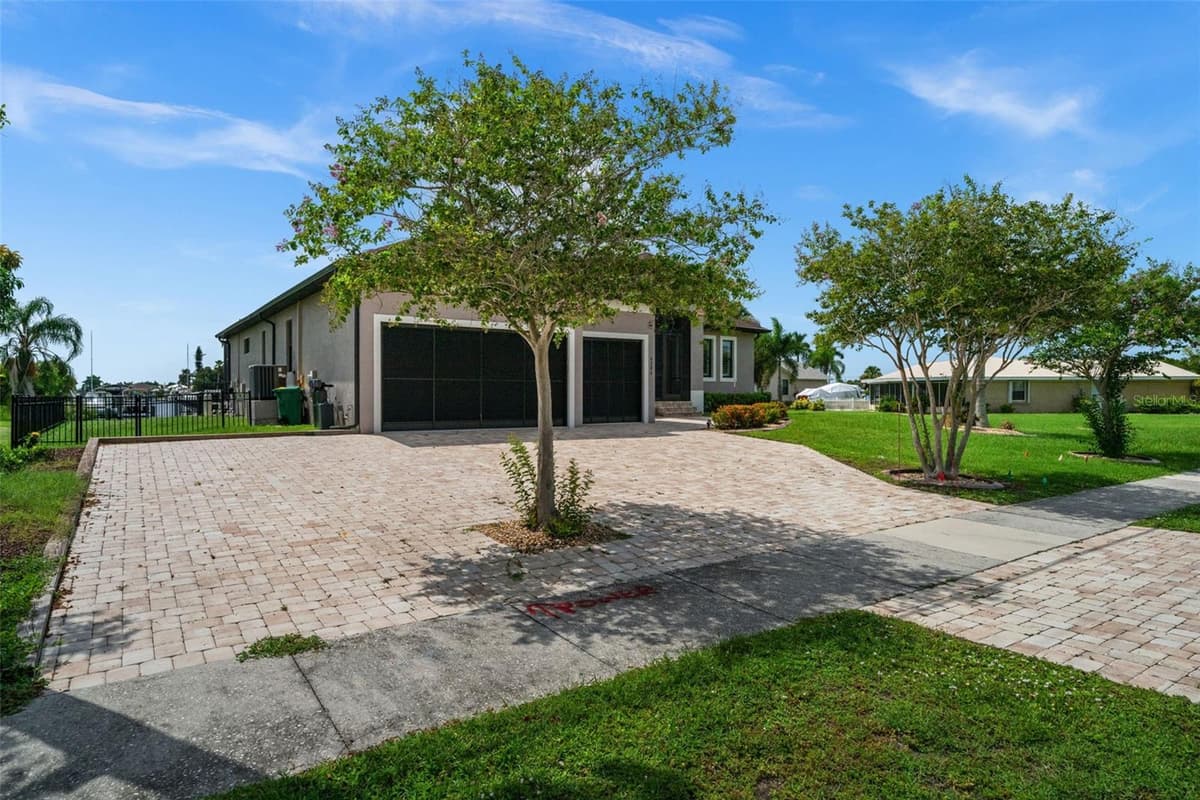 4286 HARBOR BOULEVARD — photo 4 of 50