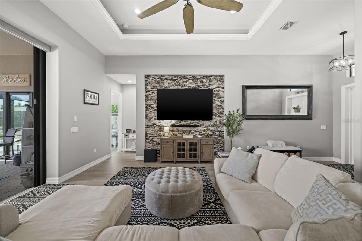 4286 HARBOR BOULEVARD — photo 10 of 50