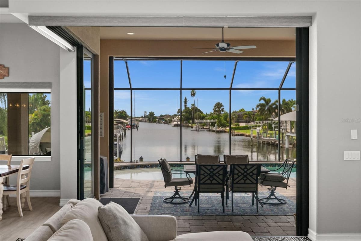 4286 HARBOR BOULEVARD — photo 16 of 50