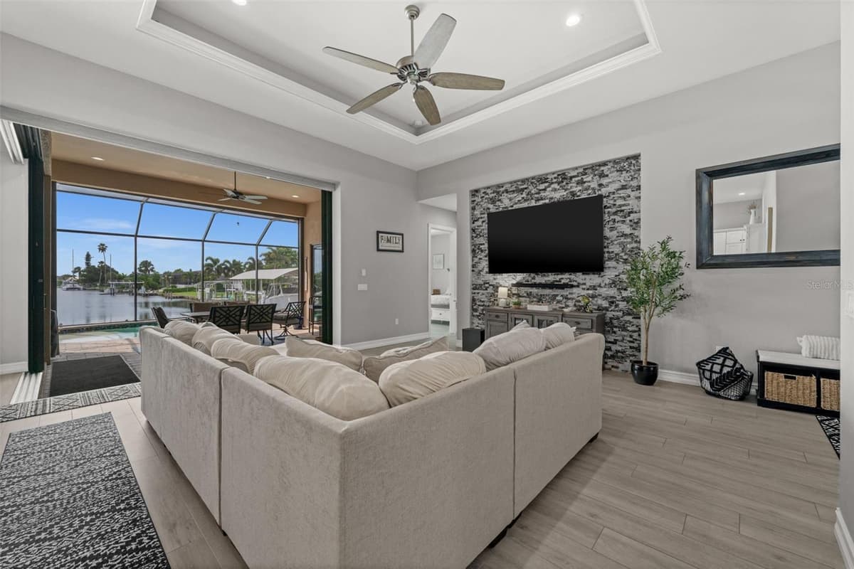 4286 HARBOR BOULEVARD — photo 7 of 50