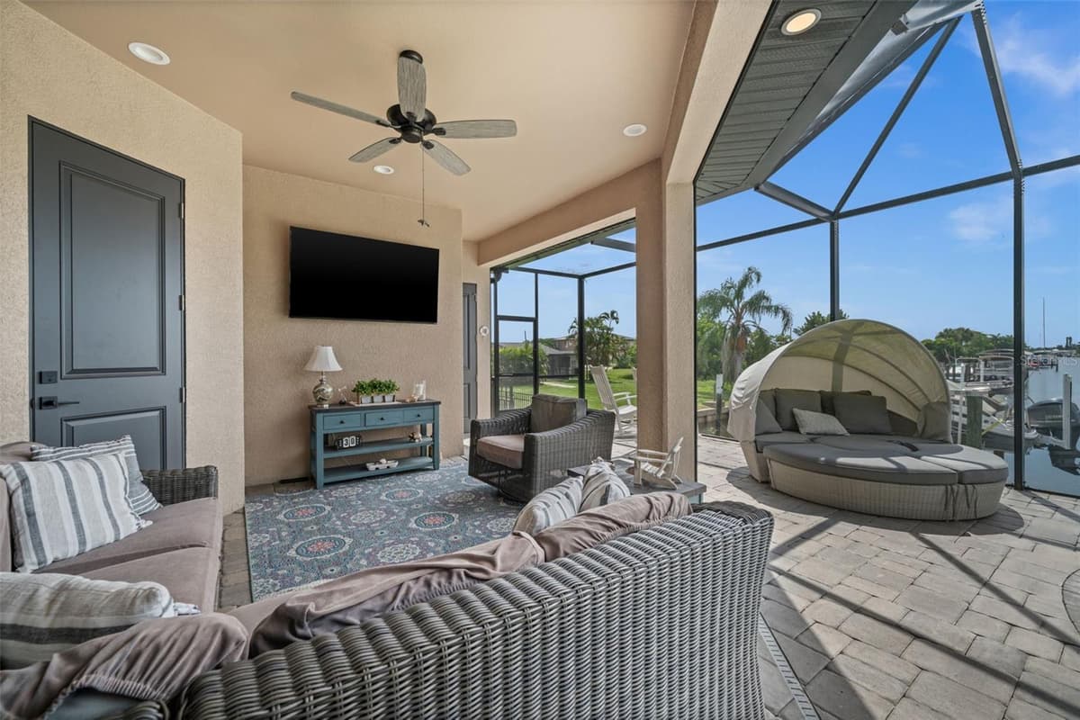 4286 HARBOR BOULEVARD — photo 22 of 50