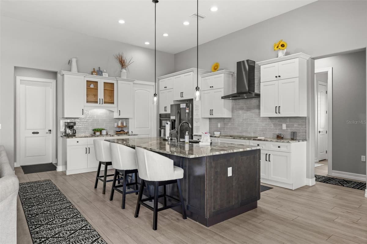 4286 HARBOR BOULEVARD — photo 15 of 50
