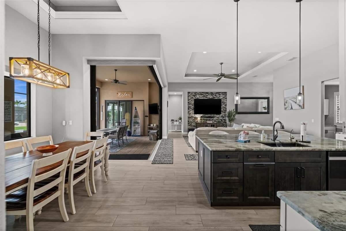 4286 HARBOR BOULEVARD — photo 14 of 50