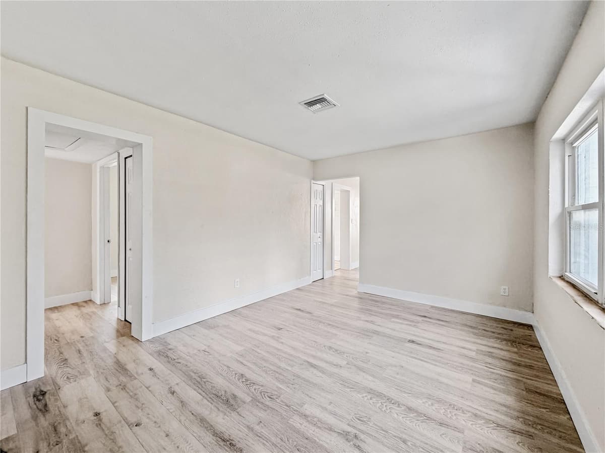 642 20TH STREET — photo 11 of 14