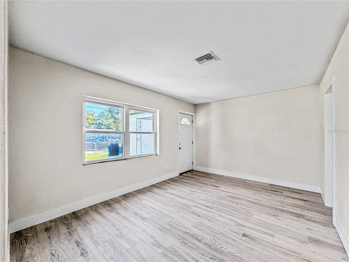 642 20TH STREET — photo 3 of 14
