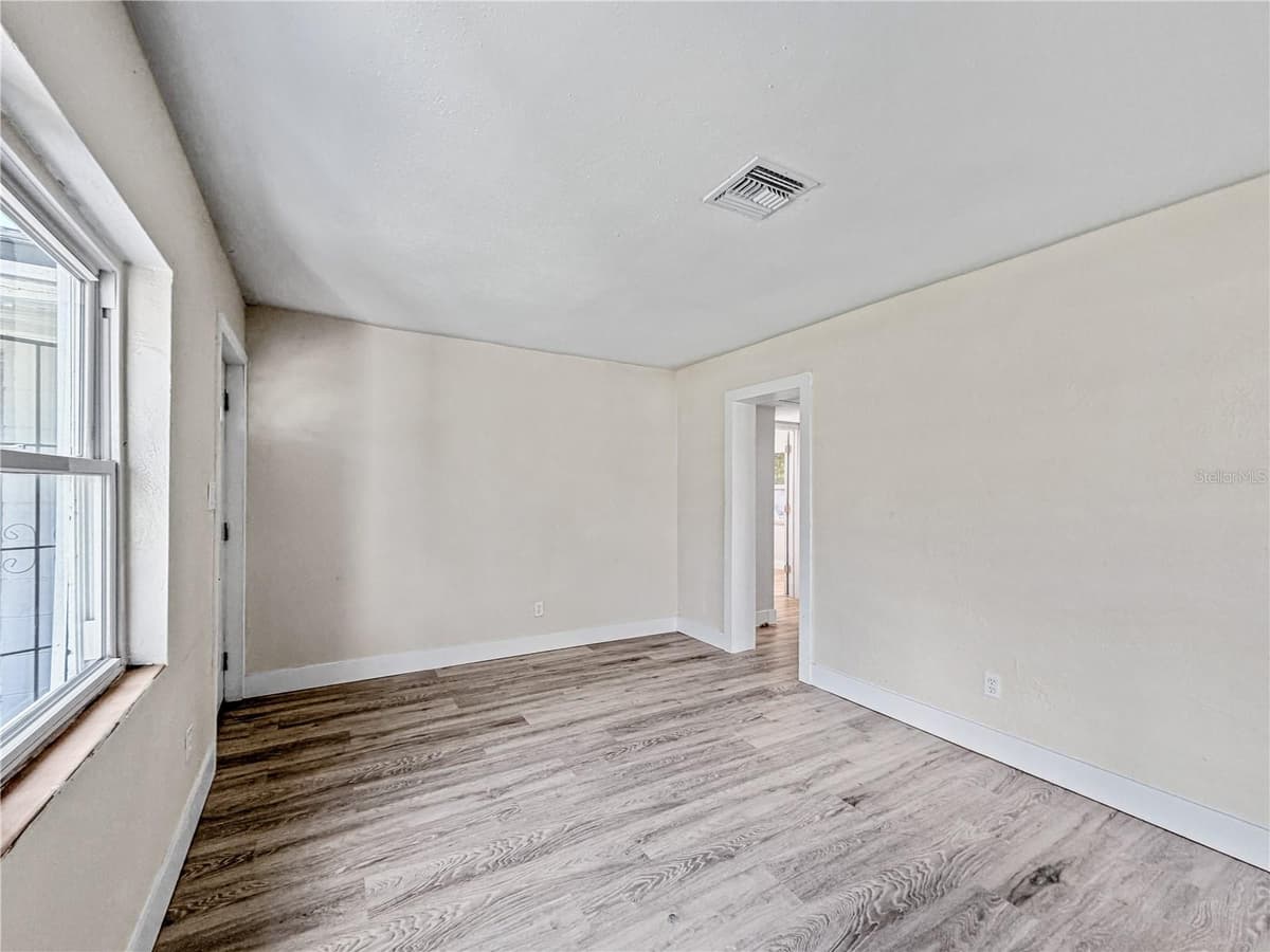 642 20TH STREET — photo 6 of 14