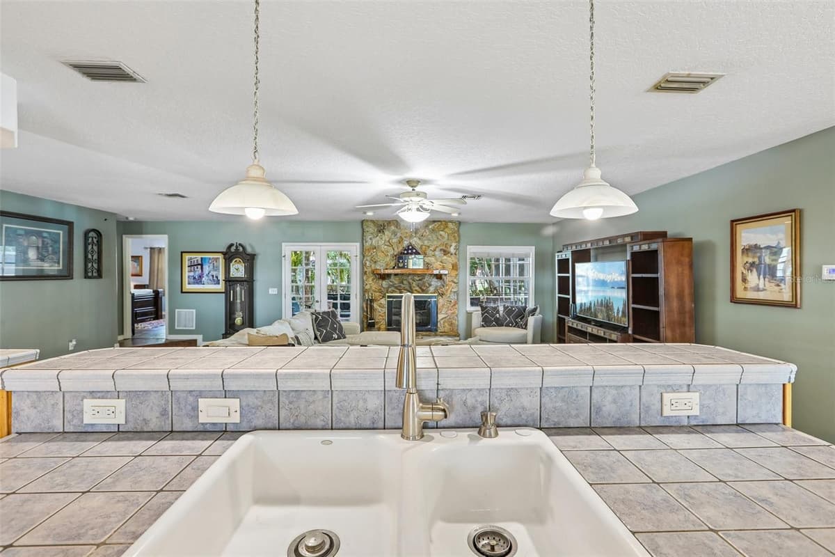 3131 CANAL DRIVE — photo 14 of 63