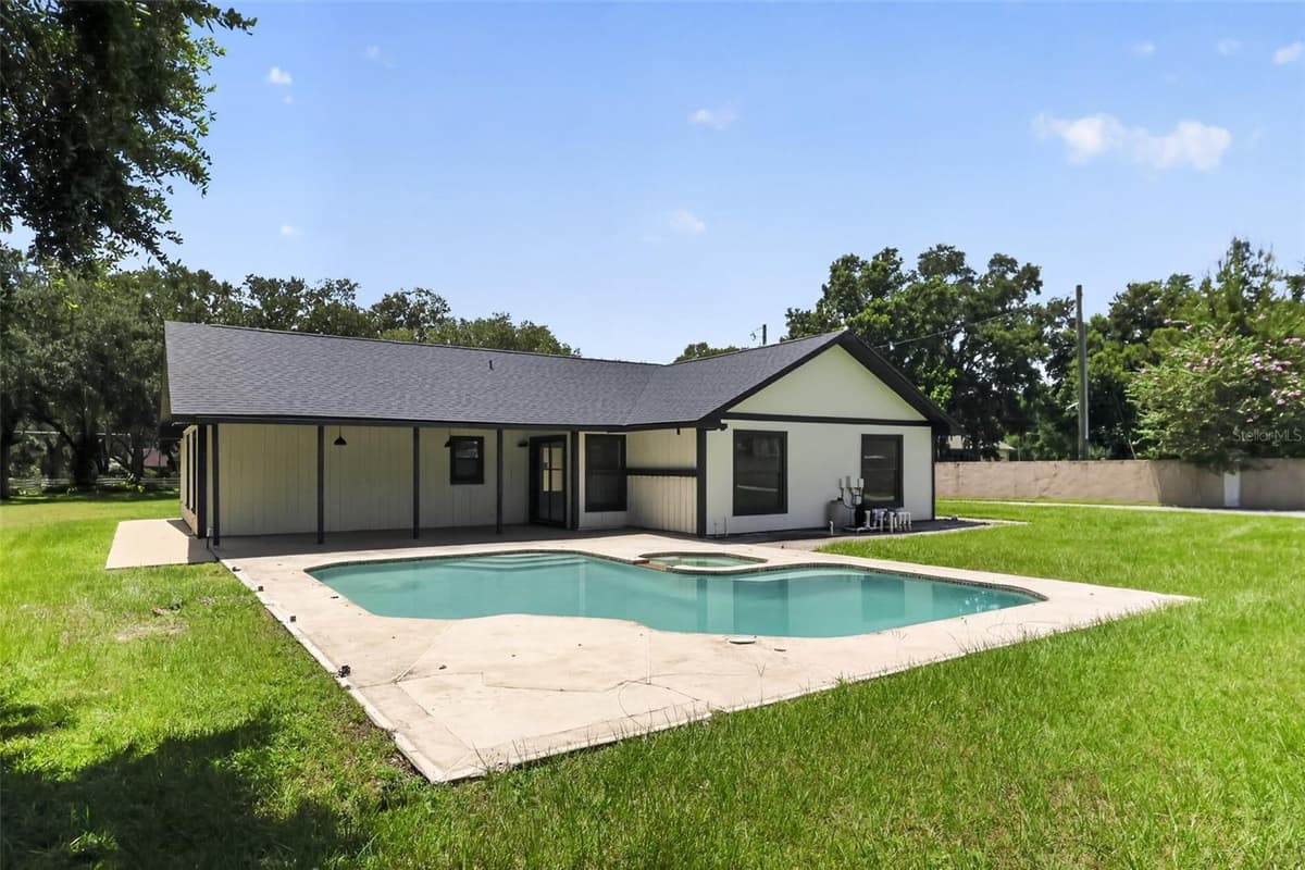 1651 GRANADA BOULEVARD — photo 3 of 57