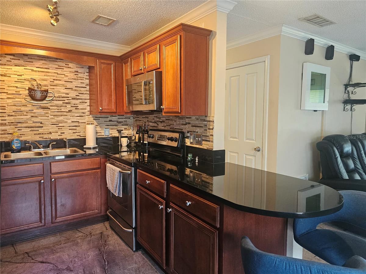 4882 CONWAY ROAD — photo 7 of 27