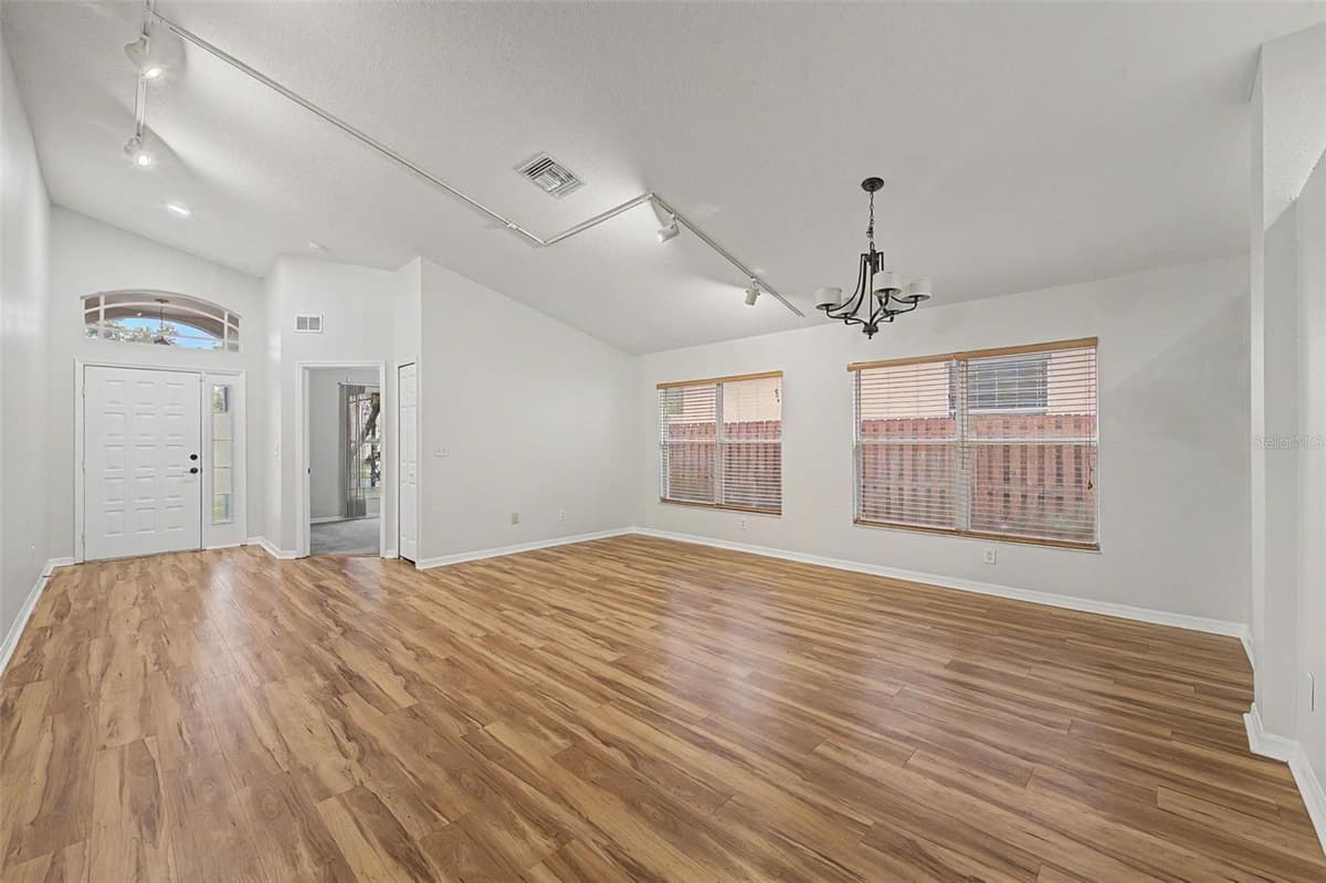 6222 CRICKETHOLLOW DRIVE — photo 14 of 35