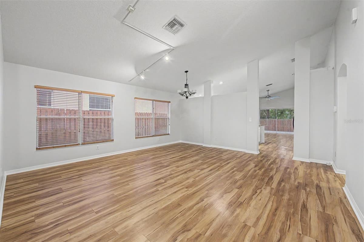 6222 CRICKETHOLLOW DRIVE — photo 11 of 35