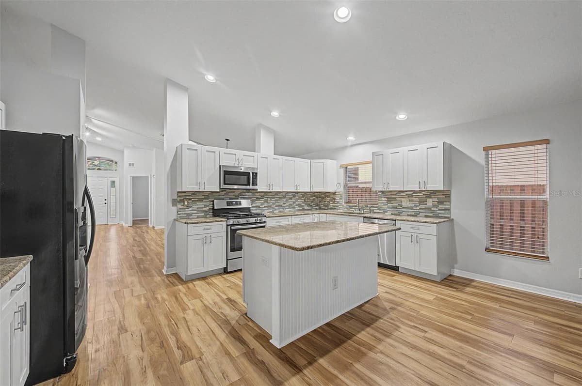 6222 CRICKETHOLLOW DRIVE — photo 6 of 35