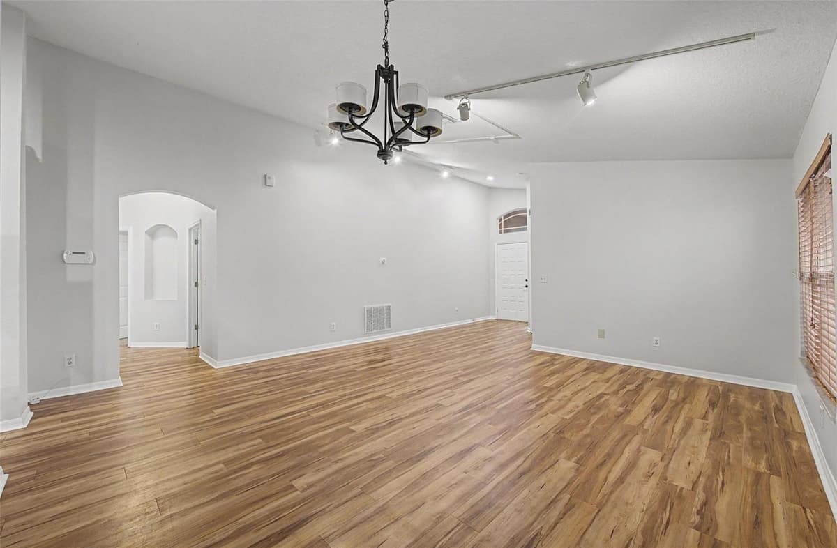 6222 CRICKETHOLLOW DRIVE — photo 13 of 35