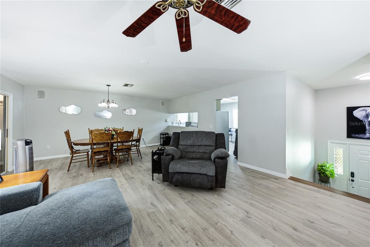 1018 TOWER LANE — photo 12 of 80