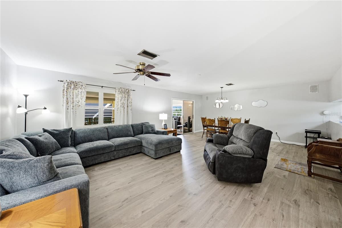 1018 TOWER LANE — photo 11 of 80