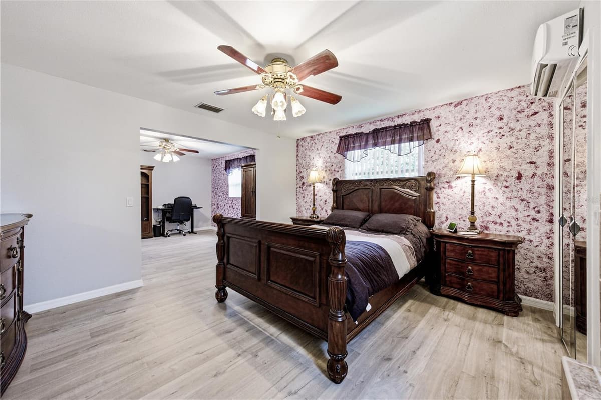 1018 TOWER LANE — photo 33 of 80