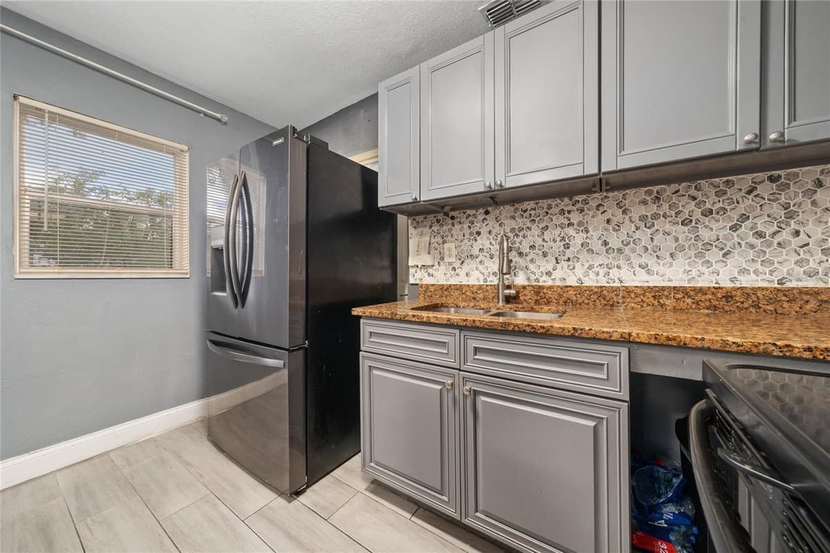 713 22ND STREET — photo 5 of 21