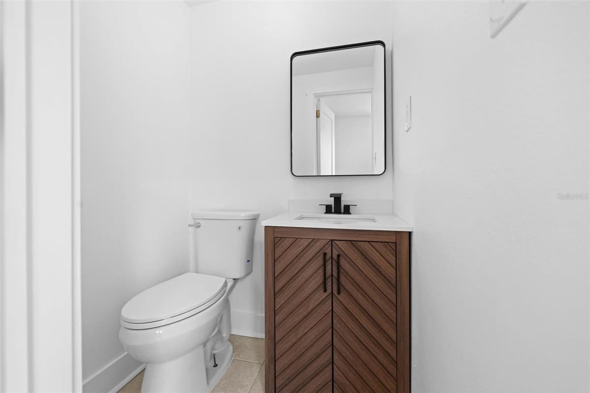 6928 WEST SHORE BOULEVARD — photo 38 of 49