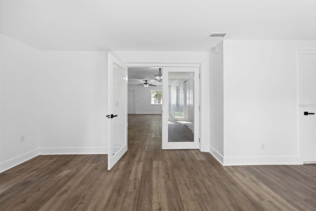 6928 WEST SHORE BOULEVARD — photo 31 of 49