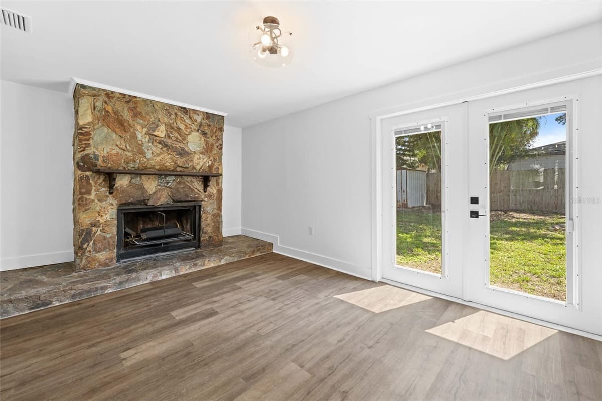 6928 WEST SHORE BOULEVARD — photo 33 of 49