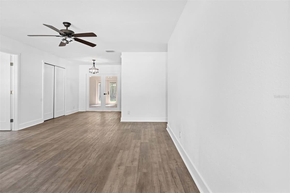 6928 WEST SHORE BOULEVARD — photo 8 of 49