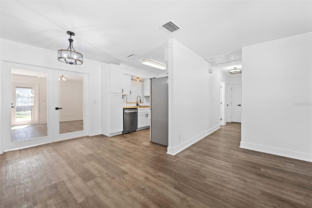 6928 WEST SHORE BOULEVARD — photo 13 of 49