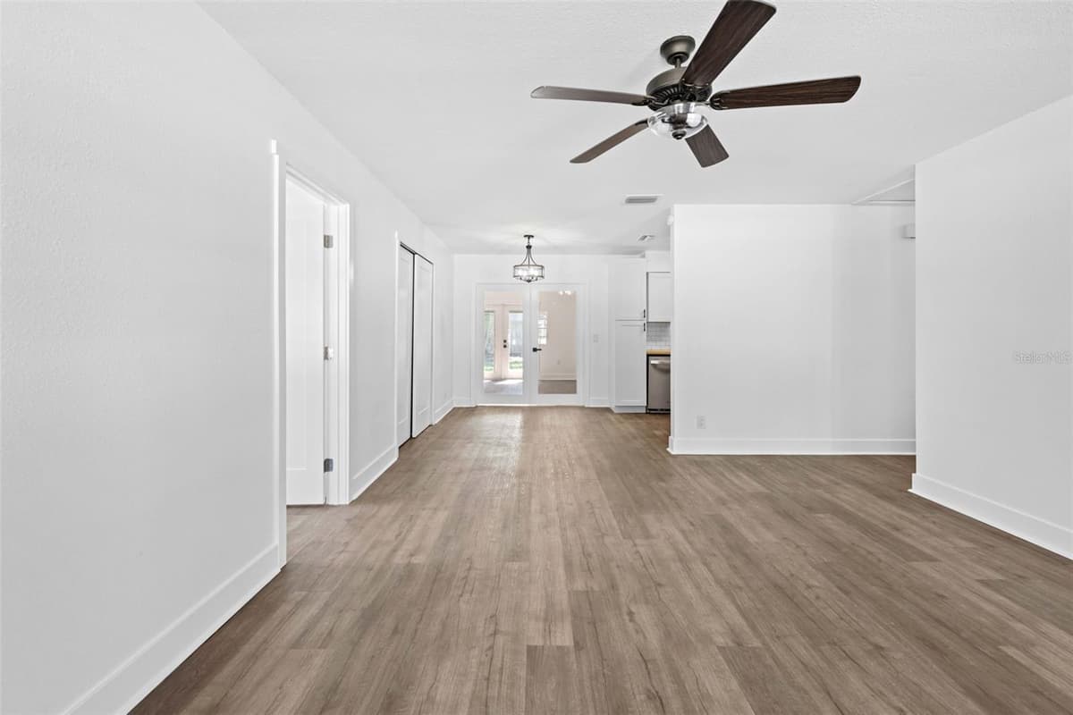 6928 WEST SHORE BOULEVARD — photo 10 of 49